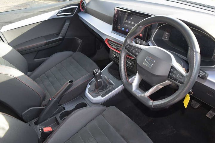 White SEAT Arona Ecotsi Fr Sport 2021