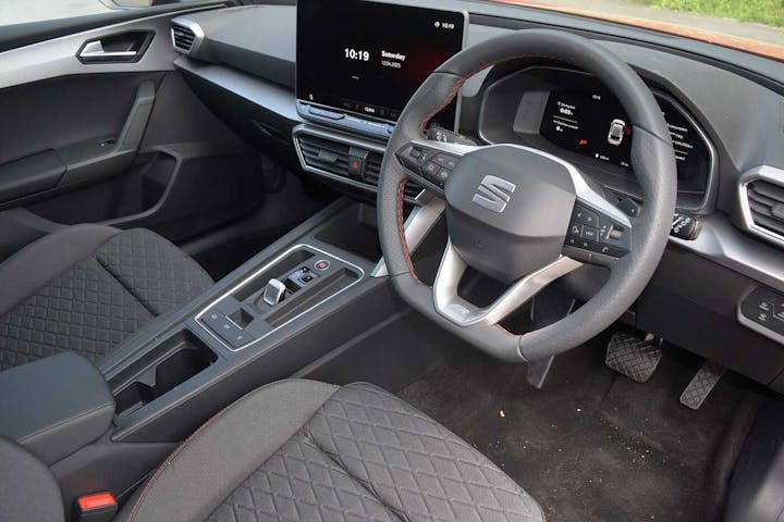 Red SEAT Leon E Hybrid 1.5 Fr Hybrid DSG 2025