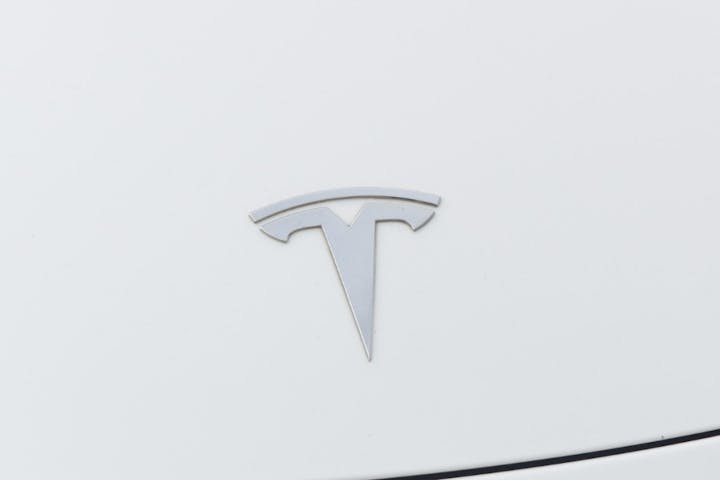 White Tesla Model 3 Standard Range Plus 2019
