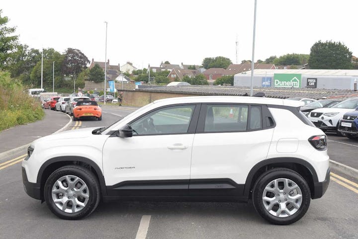 White Jeep Avenger Altitude 2025