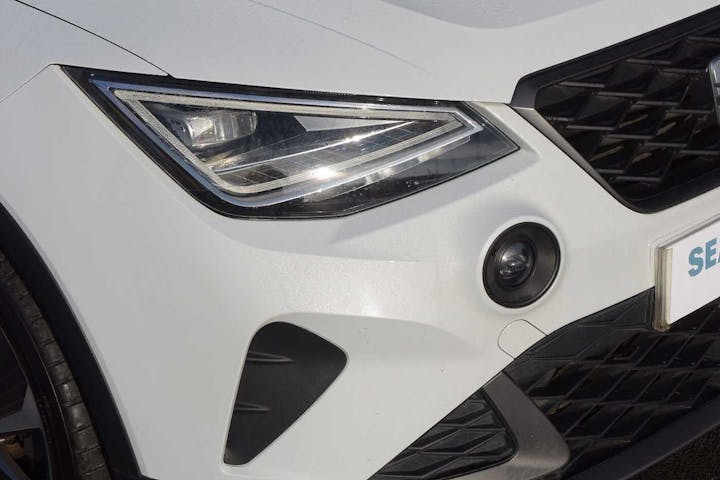 White SEAT Arona Ecotsi Fr Sport 2021