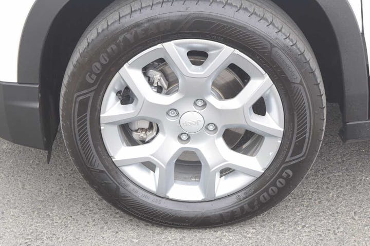 White Jeep Avenger Altitude 2025