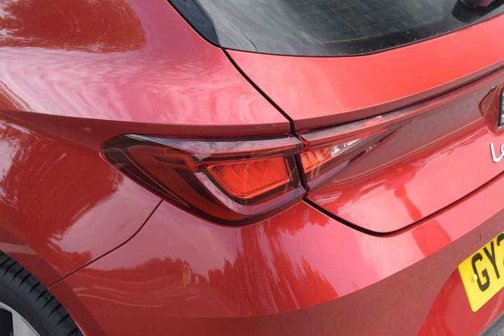 Red SEAT Leon E Hybrid 1.5 Fr Hybrid DSG 2025